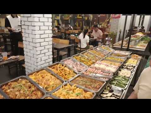 Buffet de churrasco e hotpot no restaurante Alibaba, Danang, Vietnã 26/08/2022