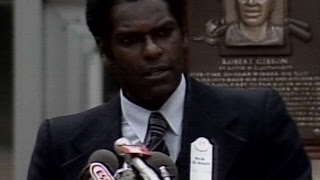Bob Gibson is inducted into the Hall of Fame in 1981