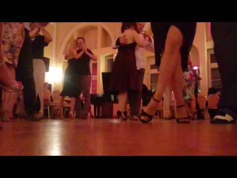 Mon Mon plays Lluvia de estrellas de Osmar Maderna