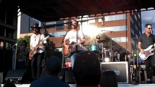Brothers Osborne down home