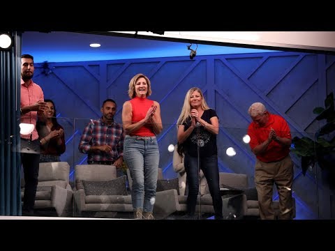 This Dancer of the Day Doesn't Know How to Use a Mic