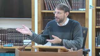 האב, הרב והדתל"ש | סוד התולדות - ויקהל-פקודי (החודש) | הרב ליאור לביא (ישיבת מכון מאיר) - התמונה מוצגת ישירות מתוך אתר האינטרנט יוטיוב. זכויות היוצרים בתמונה שייכות ליוצרה. קישור קרדיט למקור התוכן נמצא בתוך דף הסרטון