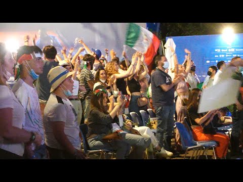 Casa Azzurri: l'esultanza dei tifosi ai gol di Italia-Svizzera 3-0 | EURO 2020