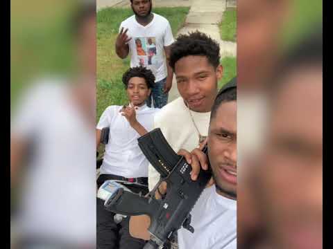 Behind the scenes “pressure part 2” @bmovonvon3983 x Runniup swipe