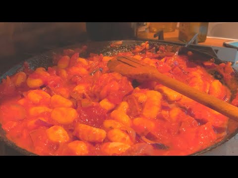 making chorizo and mozzarella gnocchi bake // vlog ep 11
