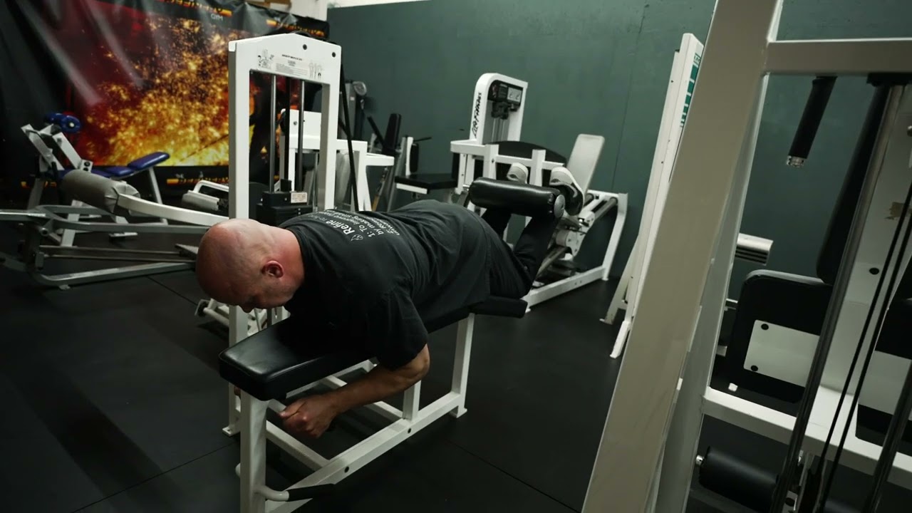 BodyMasters Lying Leg Curl