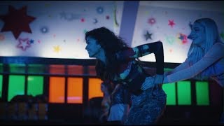 Rue, Lexi and Jules roller skate 🎢[EUPHORIA 2019, episode 5]