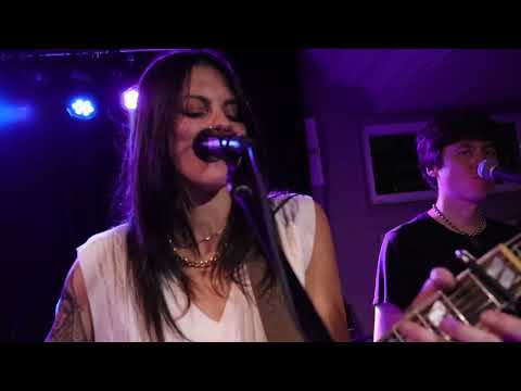 Aeryn Elyse LIVE Daniels 111222