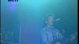 Download lagu Peterpan Ft Rian - dibelakangku mp3