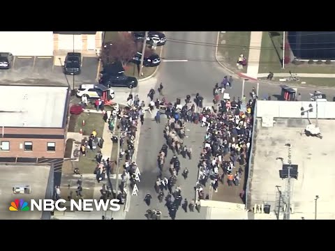 Clashes erupt outside of Chicago-area ICE facility