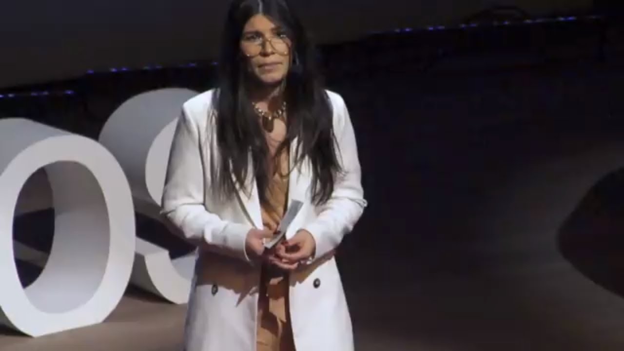 A solidão das mães especiais - seja rede, seja aldeia | Lau Patrón | TEDxUnisinos