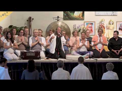 Om Mani Padme Hum | Bhajan Noam with reiki group