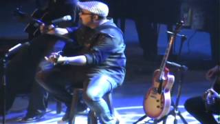 &#39;Here I Am To Worship&#39; performed live by Israel Houghton