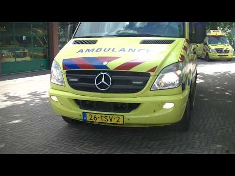 ambulance 13190 zaandam geeft showtje voor me neus