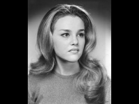 Madeline Kahn sings Bewitched, Bothered and Bewildered.