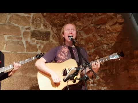 Kam Běžíte?! Akustic Band - KB/AB - While My Guitar Gently Weeps