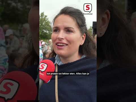 Op het tijdelijke Dorpsplein voor winkelcentrum Lange Voort in Oegstgeest was het zaterdagochtend ge