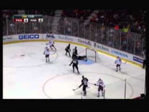 Hockey:Ducks vs Koyotes oct 23 2011