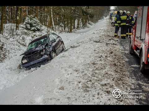 Wypadek na DK25 - czołowe zderzenie osobówek - 3 osoby w szpitalu