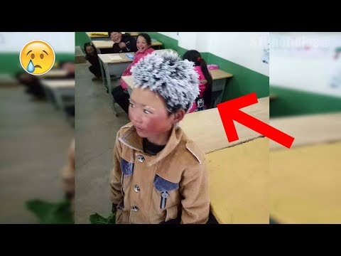 Niño llega con la cabeza congelada al colegio, cuando el profe mira de cerca se le parte el corazón Video