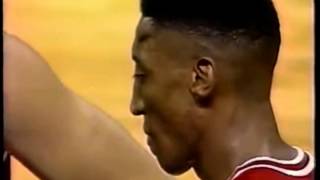 Alonzo Mourning elbows Scottie Pippen in the head - Bulls @ Heat - Game 4, 1997 Playoffs
