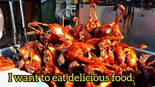 Cooking on the street, I see something delicious and want to eat it.