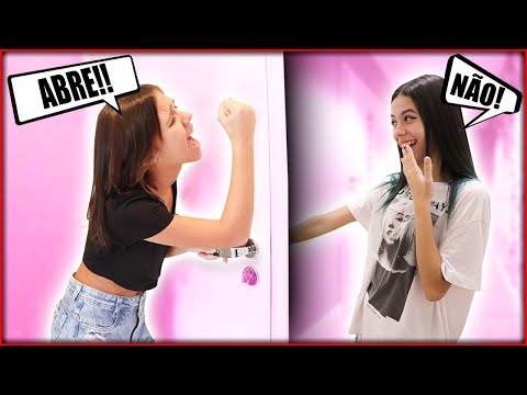 FIQUEI PRESA NO BANHEIRO ! | Mayumi