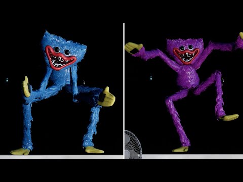 Huggy Wuggy transforms into Kissy Missy behind the desk - Five Nights at Freddy's: Security Breach