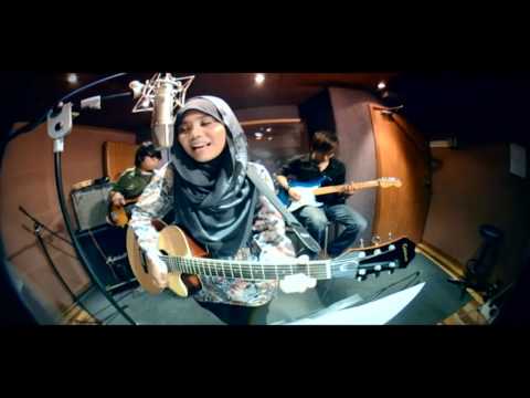 Najwa Latif - Cinta Muka Buku (Official Music Video) | #NajwaLatif
