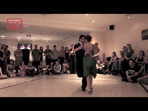  Roxana Suarez  and  Sebastian Achaval  are  dancing  to  the  milonga  "  La Mulateada  "