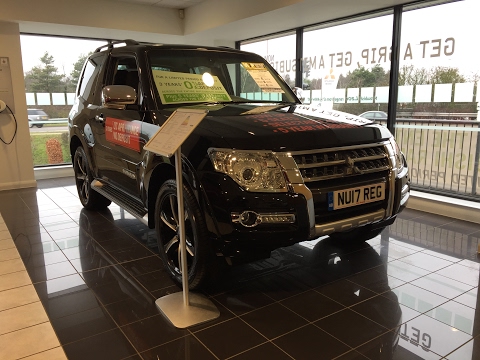 2017 Mitsubishi Shogun - Exterior and Interior Review