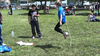 preview picture of video 'saut a la corde Kid athle Saint Vallier de Thiey Mai 2012.MTS'