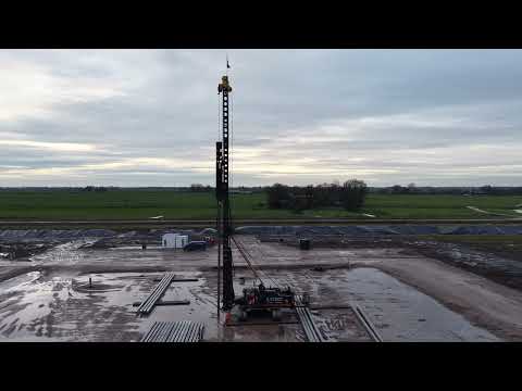 Heien van prefab palen 25cm bij 25cm met een lengte van 23.50m1