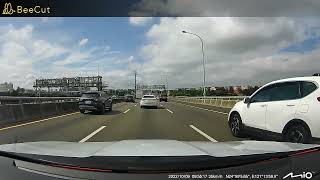 [心得]  低速跟車時更需注意前方動態