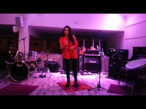 Numidia El morabet  zingt  bij lees café in venlo