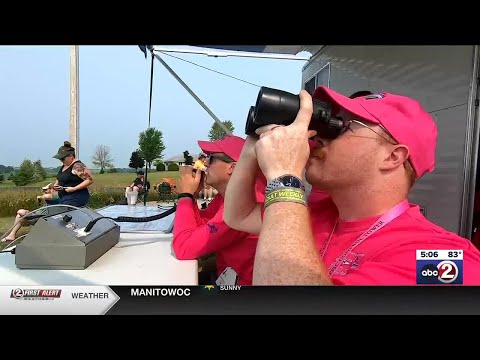 EAA AirVenture: FAA's elite air traffic controllers volunteer to help land planes safely