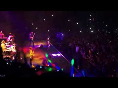 Moves Like Jagger + Gangnam Style (Live) - Maroon 5 Overexposed Tour Manila