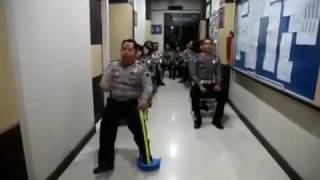 Download lagu Pak Polisi Juga Ikut Anak SMA Parodi Supir Ngebut #TantanganBusMalam #BusChallenge mp3 Download lagu Pak Polisi Juga Ikut Anak SMA Parodi Supir Ngebut #TantanganBusMalam #BusChallenge mp3