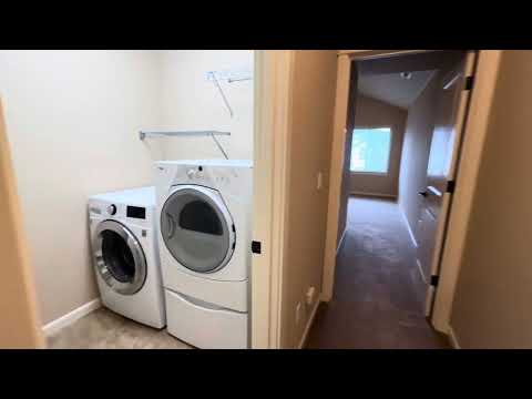Beautiful 3 Bed/2.5 Bath Townhome in SE Bend Stonegate Community property video