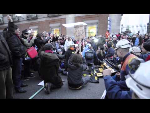 Nel pozu María Luisa, en la manifestación del 23F