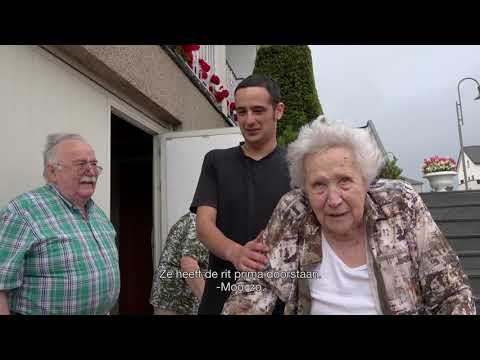 Oma en Chris & de rode auto