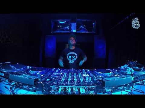 The Blue Oyster: Levy / 22.05 / 21-22