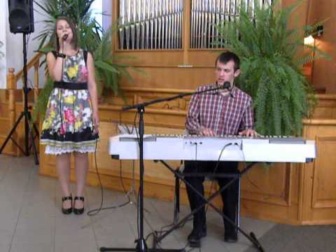 Farkas Csenge Földtől az égig