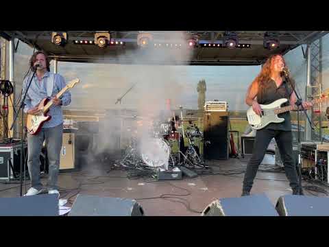 Tajfun - Tajfun - Láska na příděl ( Live Pernarec 2021)