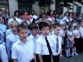 Дети в Севастополе на линейке поют гимн РФ 