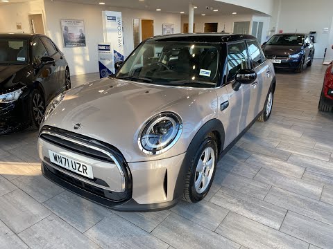 2021 71 MINI Hatchback 1.5 Cooper Classic 5dr Auto Review. For sale at Thame Cars