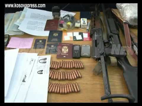 Policia arreston edhe policë 03-08-12