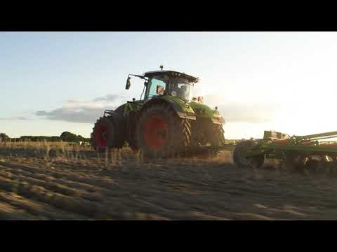 AXION 960 CEMOS. The winner of Sustainable Tractor of the Year 2021.