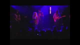 The Asteroids Galaxy Tour - The Sun Ain&#39;t Shining No More (Live at Festival GéNéRiQ 2009)
