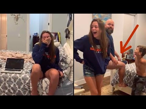 Teenie versinkt vor Scham im Boden, als Papa mit diesen Klamotten in ihr Zimmer kommt